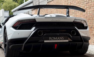 Lamborghini Huracan Spyder LP640-4 Performante 24
