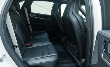 Porsche Cayenne TURBO E-HYBRID 17