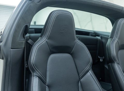 Porsche 911 Targa 4 GTS (992) 18