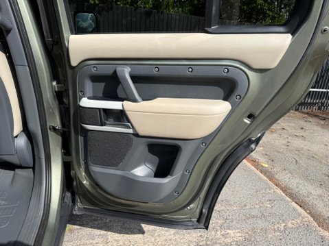 Land Rover Defender HSE MHEV 24