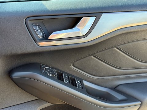 Ford Focus TITANIUM X EDITION MHEV 19
