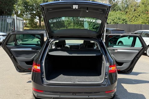 Skoda Superb SE TECHNOLOGY IV DSG - 11 SERVICES AT SKODA -HYBRID AUTOMATIC ESTATE 19