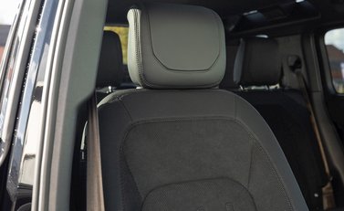 Land Rover Defender 110 V8 12