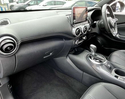 Nissan Juke 1.6 Juke Tekna HEV CVT 5dr 17