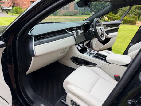 Jaguar F-Pace R-DYNAMIC HSE BLACK 90TH ANNIVERSARY EDITION 28
