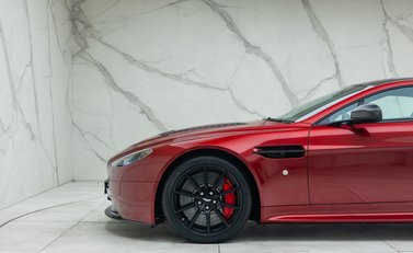Aston Martin V12 Vantage s 36