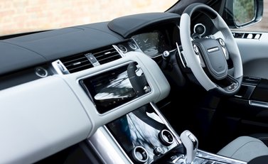 Land Rover Range Rover Sport 5.0 SVR 16