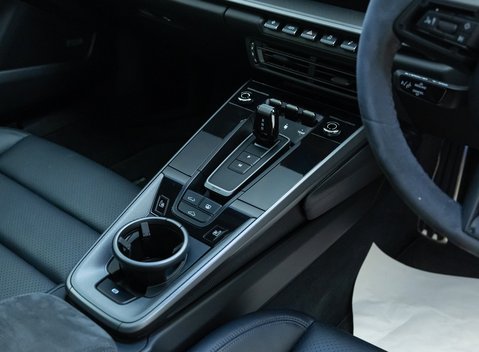 Porsche 911 Carrera 4 (992) 21