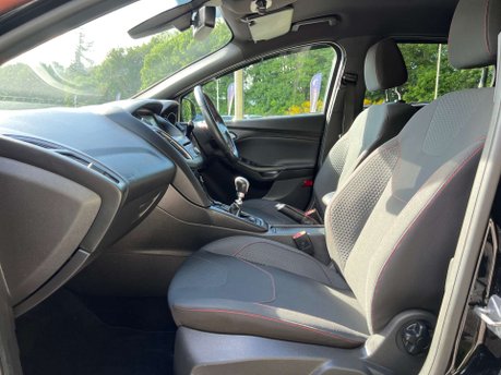 Ford Focus 1.0 Focus ST-Line X 5dr 38