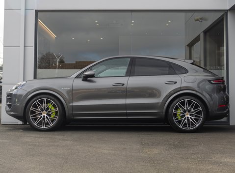Porsche Cayenne E-HYBRID coupe 3