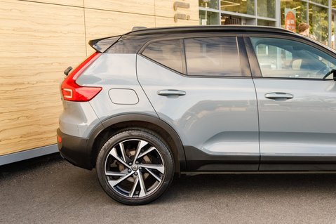 Volvo XC40 B4 R-DESIGN PRO AWD MHEV 7