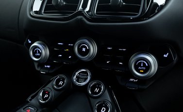 Aston Martin Vantage V8 24