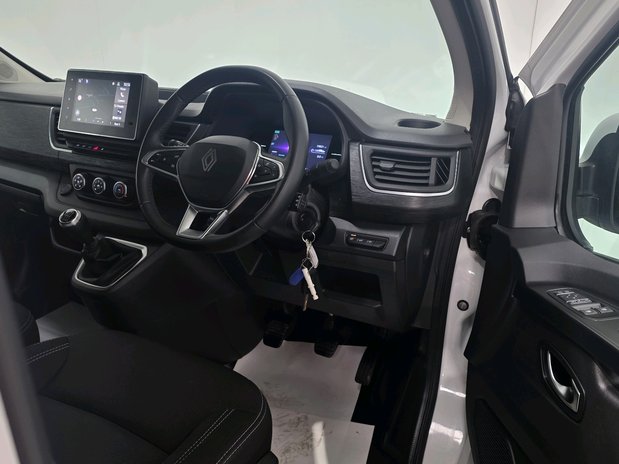 Renault Trafic RENAULT TRAFIC LWB DIESEL LL30 Blue dCi 130 Extra [Safety] Van 17