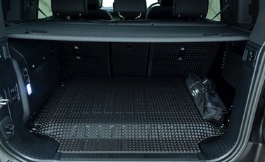 Land Rover Defender 110 75th Anniversary P400e 34