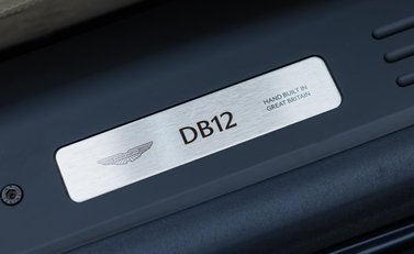 Aston Martin DB12 Volante 30
