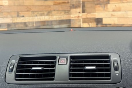 Volvo C30 2.0 R-Design Coupe 2dr Petrol Manual (177 g/km, 143 bhp) 15