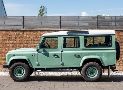 Land Rover Defender 110 Heritage Station Wagon 2