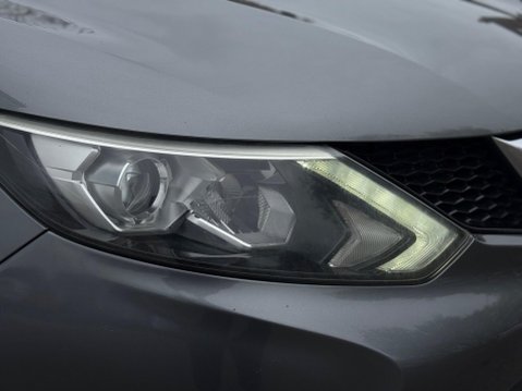 Nissan Qashqai 1.5 dCi Tekna 2WD Euro 5 (s/s) 5dr 17