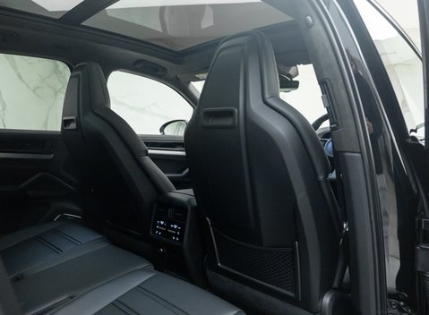 Porsche Cayenne TURBO E-HYBRID 27