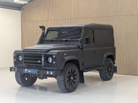 Land Rover Defender 2.2 Defender 90 Hard Top TD 4WD 5dr 7