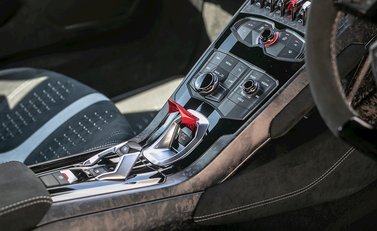 Lamborghini Huracan LP640-4 Performante 19