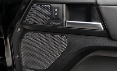 Land Rover Defender 90 V8 22