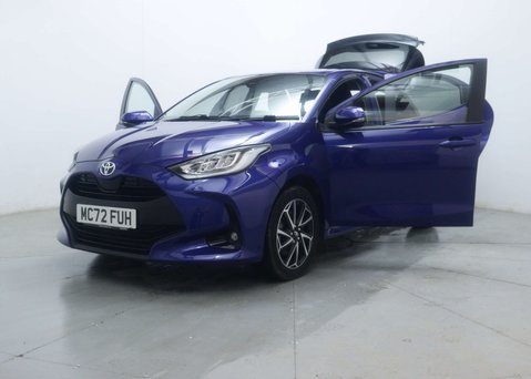 Toyota Yaris 1.5 Yaris Design HEV CVT 5dr 52