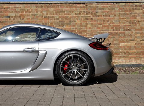 Porsche Cayman GT4 7