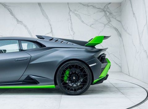 Lamborghini Huracan STO 25