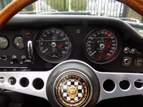 Jaguar E-Type S1½ 4.2 Roadster 22