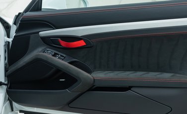 Porsche Cayman GT4 (718) 22