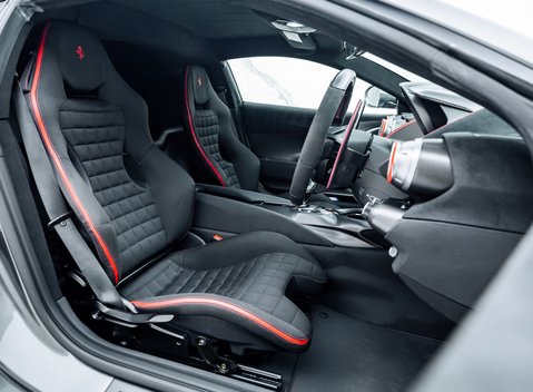 Ferrari 812 Competizione 12