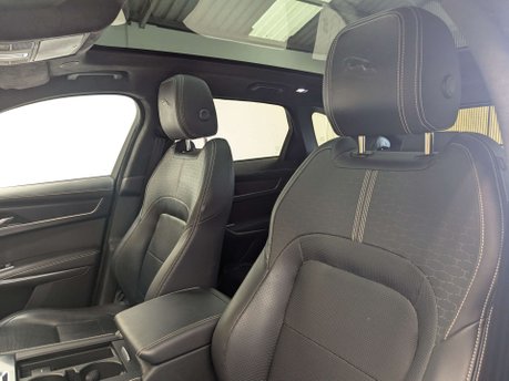 Jaguar F-Pace 2.0 F-PACE R-Dynamic HSE D MHEV AWD Auto 4WD 5dr 36