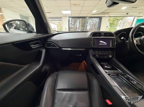 Jaguar F-Pace 2.0 D180 Prestige Auto AWD Euro 6 (s/s) 5dr 49
