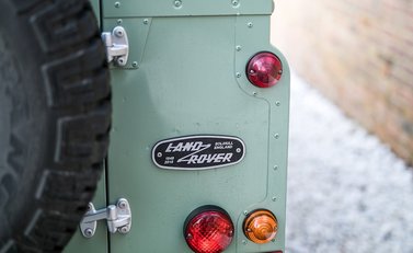 Land Rover Defender 110 Heritage 26