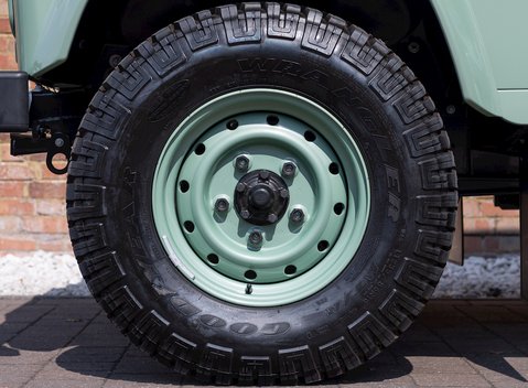 Land Rover Defender 90 Heritage Hard Top 10