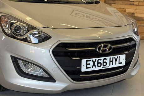 Hyundai i30 1.4 Blue Drive SE Nav Hatchback 5dr Petrol Manual Euro 6 (s/s) (100 ps) 22