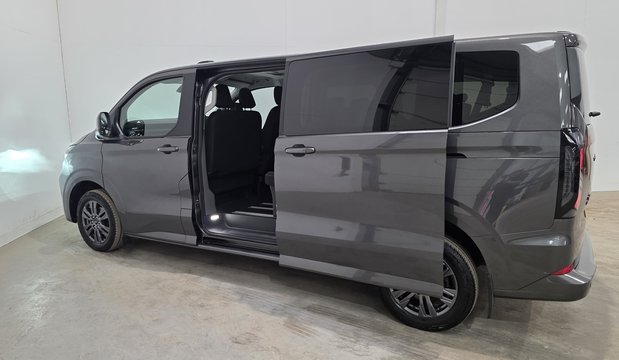 Ford Tourneo Custom Tourneo Custom 320 L2 Diesel FWD 2.0 EcoBlue 136ps H1 Titanium 9 Seater 