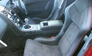 Aston Martin V12 Vantage 9