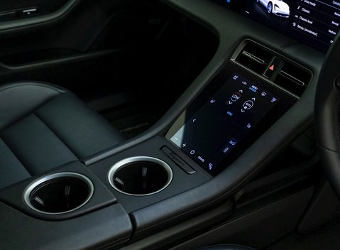 Porsche Taycan 4 Cross Turismo 23