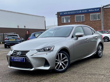 Lexus Is 2.5 IS 300h Advance CVT 4dr