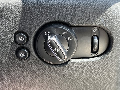 Mini Convertible 1.5 Cooper 2dr [Chili/Media Pack XL] 26