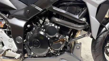 Suzuki GSR750 2013 ONLY 9K STUNNING EXAMPLE LONG MOT NAKED 750CC 10