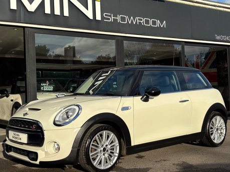 Mini Hatch Cooper S 2.0 Chili / Media + SAT NAV + LEATHER + HEATED SEATS 