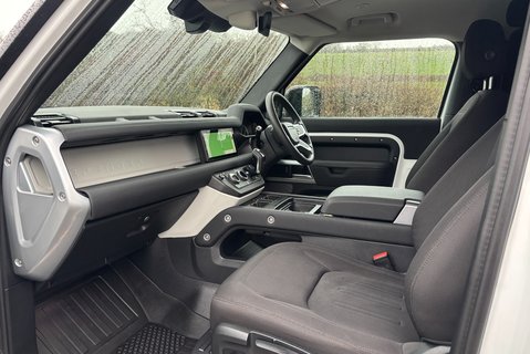 Land Rover Defender 90 D200 Hard Top MHEV 13