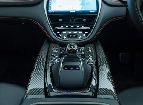 Aston Martin DBX 707 24