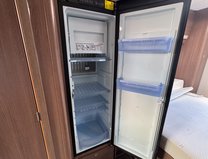 Elddis Majestic 254 2 Belt|4 Berth|Transverse Island Bed|Kitchen|Bathroom|Large Fridge Freezer 18