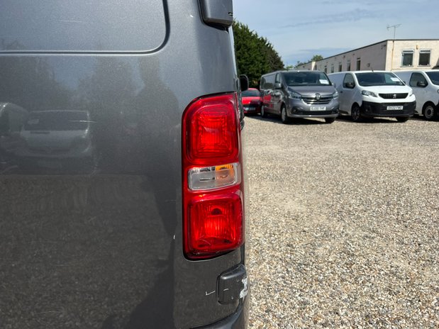 Vauxhall Vivaro SWB L1H1 Low Roof Sportive 2700 Air Con Sensors EURO 6 NO VAT 25