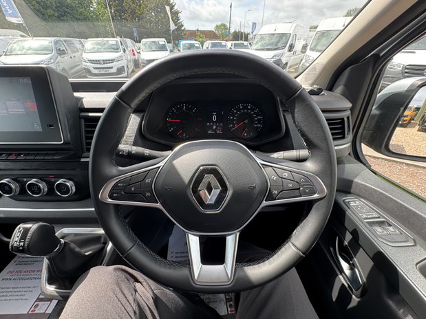 Renault Trafic Crew Cab AUTO LWB L2H1 Low Roof Sport LI30 Air Con Nav EURO 6 24
