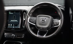 Volvo XC40 P8 R-DESIGN AWD One Owner Full Volvo Service History Leather Interior 16